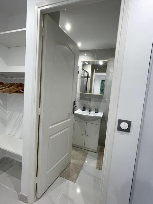 ביוסי-סיינט-ג'ורג' Appartement Cosy Et Moderne Proche De Disneyland מראה חיצוני תמונה