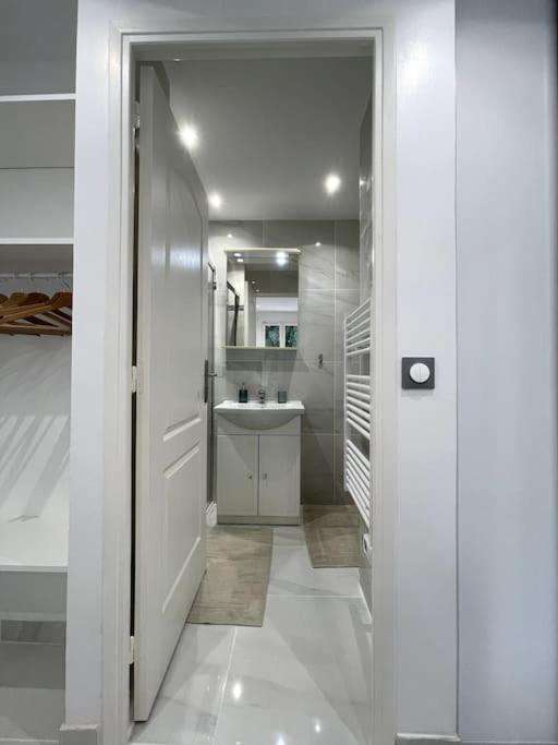 ביוסי-סיינט-ג'ורג' Appartement Cosy Et Moderne Proche De Disneyland מראה חיצוני תמונה